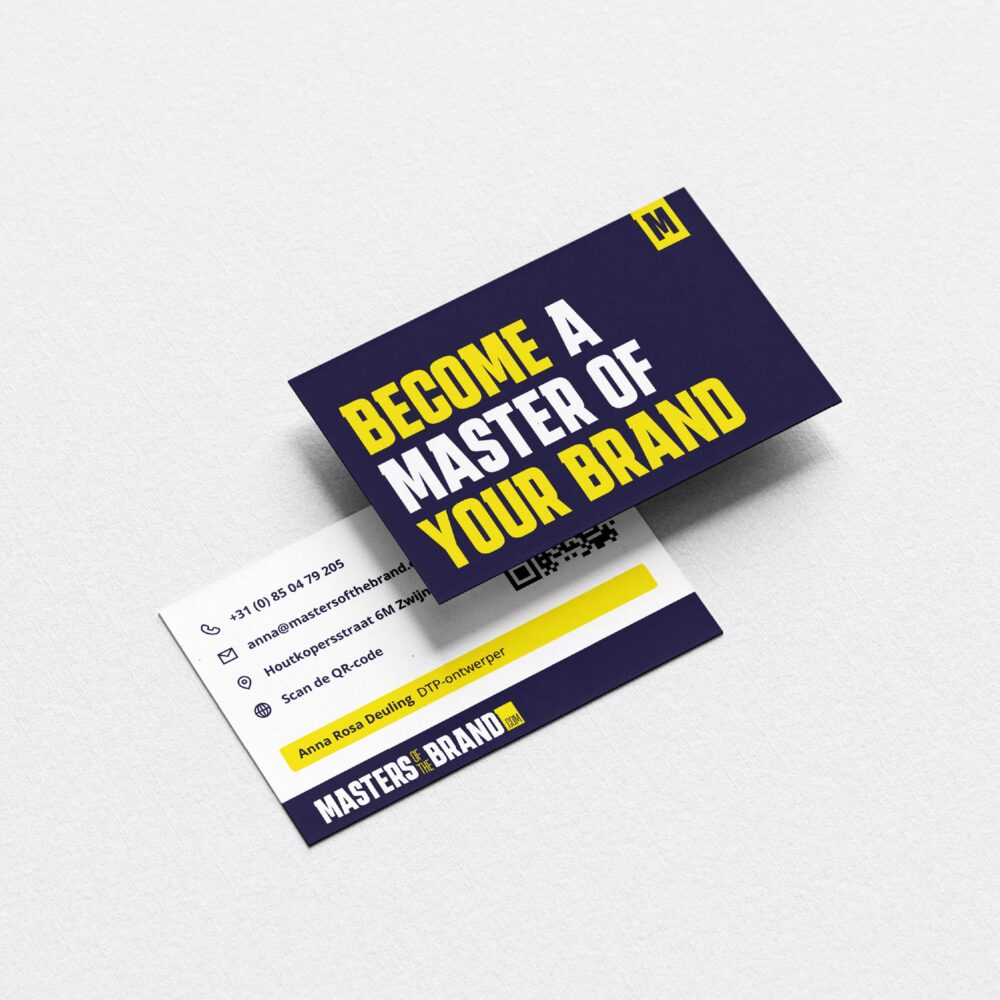 Mock-up van een visitekaartje met een quote op de voorkant en contactgegevens op de achterkant.