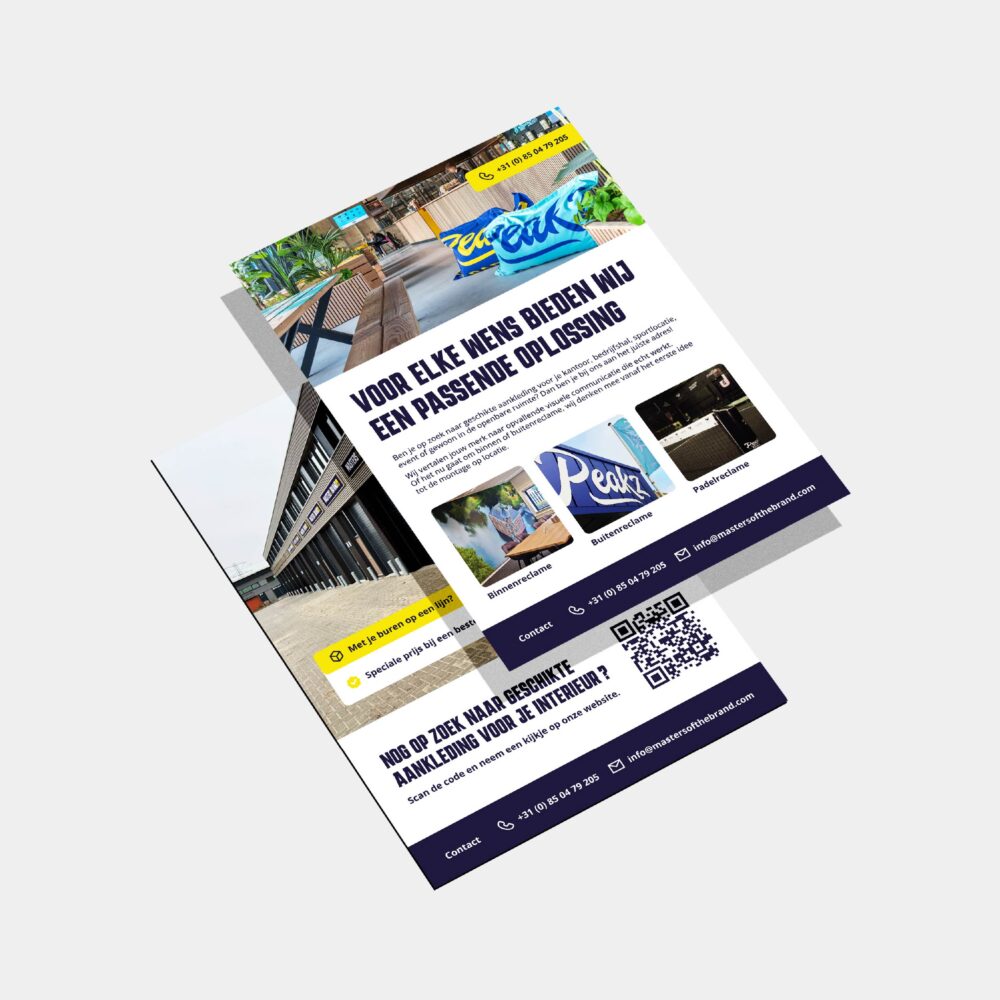 De achterzijden van twee promotionele A5-flyers voor een signing bedrijf, vormgegeven met opvallende visuals, sterke typografie en korte informatieve teksten over binnen, buiten en padelreclame.